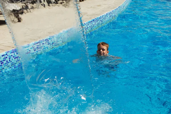 Happy Kid Playing Blue Water Swimming Pool Tropical Resort Sea — Stock Photo, Image