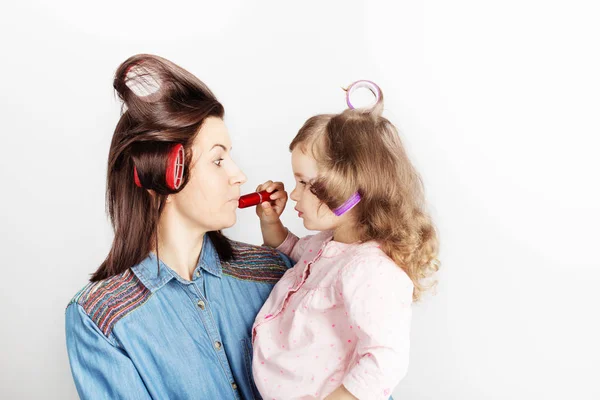 Madre Hija Con Lápiz Labial Retrato Una Niña Encantadora Madre — Foto de Stock