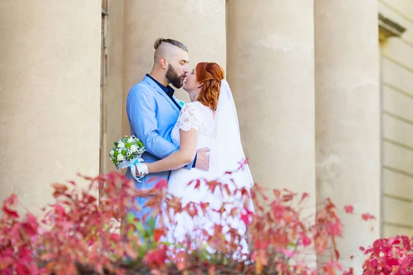 Apenas Casado Casal Hipster Amoroso Vestido Noiva Terno Parque Noiva — Fotografia de Stock