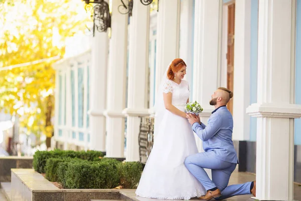 Das Frisch Verheiratete Hipster Paar Brautkleid Und Anzug Park Glückliche — Stockfoto