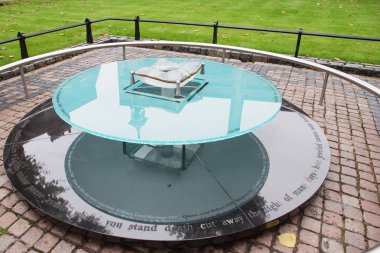 Londra, İngiltere - 21 Ağustos 2017: Tower yeşil anma içinde Londra Kulesi.