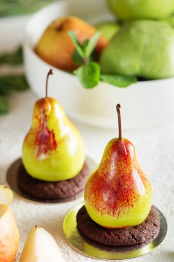 Mus tatlı armut meyve şeklinde. Mousse Kek