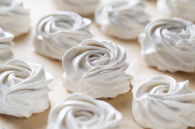 Hatmi yapma süreci. Şef şekerleme çantası krem parşömen kağıt pasta dükkanı mutfak at için eller yukarı kapatın