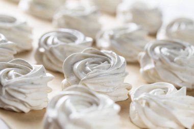 Hatmi yapma süreci. Şef şekerleme çantası krem parşömen kağıt pasta dükkanı mutfak at için eller yukarı kapatın