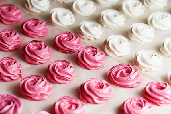 Processo Fabbricazione Marshmallow Zephyr Cucina Pasticceria Rose Marshmallow Frutta Fresca — Foto Stock