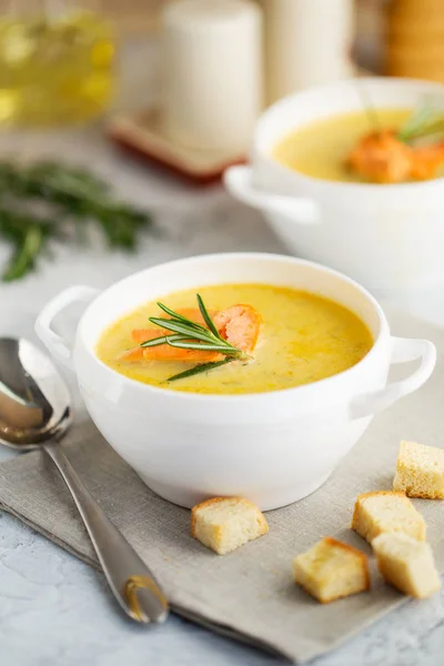 Fish cream soup with Salmon, cheese, Potatoes and herbs — Stock Image Fish cream soup with Salmon, cheese, Potatoes and herbs Stock Image