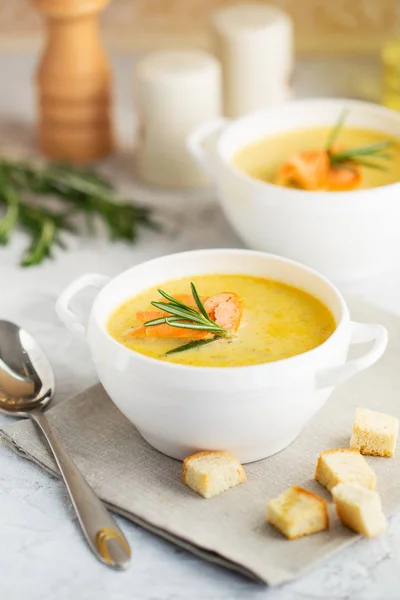 Fish cream soup with Salmon, cheese, Potatoes and herbs — Stock Image Fish cream soup with Salmon, cheese, Potatoes and herbs Stock Photo