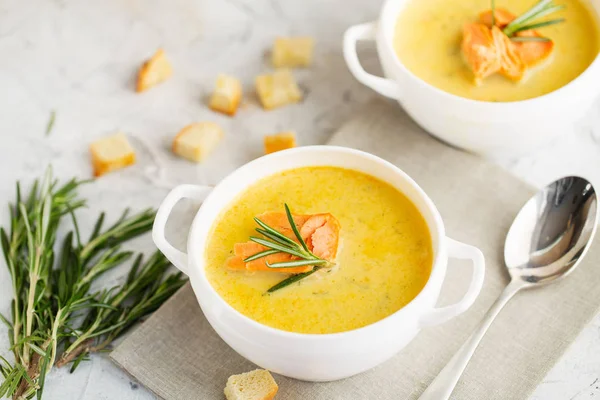 Fish cream soup with Salmon, cheese, Potatoes and herbs — Stock Image Fish cream soup with Salmon, cheese, Potatoes and herbs Stock Picture