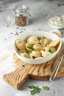 Et köfte - rus pelmeni, beyaz p et ile ravioli
