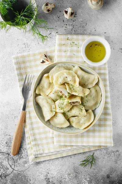 Dumplings, gevuld met champignons champignon. Russisch, Oekraïens — Stockfoto