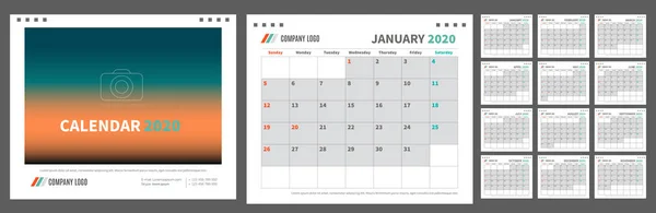 Modello di calendario scrivania per l'anno 2020. Modello di design. Versione americana. La settimana inizia domenica. Illustrazione vettoriale. colori blu smeraldo e arancio . — Vettoriale Stock