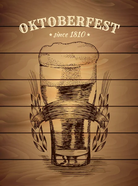 Illustration dessinée à la main de tasse de bière. Affiche de tasse de bière bavaroise Oktoberfest affiche vintage avec fond sombre en bois. Oktoberfest célébration design — Image vectorielle
