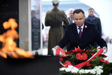 Warsaw, Polonya - 11 Ekim 2018: bağımsızlık Polonya Unnown Soldie Türbesi önünde tarafından yeniden kazanmak 100 yıldönümü kutlamaları