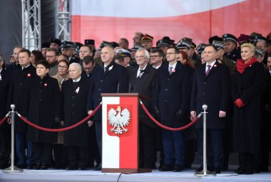 Warsaw, Polonya - 11 Ekim 2018: bağımsızlık Polonya Unnown Soldie Türbesi önünde tarafından yeniden kazanmak 100 yıldönümü kutlamaları