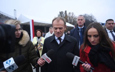 Warsaw, Polonya - 11 Ekim 2018: bağımsızlık Polonya Unnown Soldie Türbesi önünde tarafından yeniden kazanmak 100 yıldönümü kutlamaları