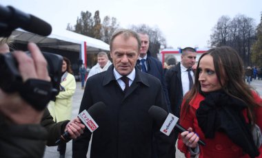 Warsaw, Polonya - 11 Ekim 2018: bağımsızlık Polonya Unnown Soldie Türbesi önünde tarafından yeniden kazanmak 100 yıldönümü kutlamaları