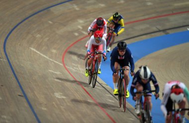 Pruszkow, Polonya - 03 Mart 2019: Dünya Şampiyonası Tissot tarafından Bisiklete binme UCI parça