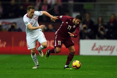 Tomasz Kedziora (Polonya) Arturs Karasausks (Letonya) Uefa Euro 2020 sırasında eylem Polonya çizer - 24 Mart 2019 yılında Letonya, Varşova, Polonya Pge Ulusal Stadyumu Varşova Letonya ile 2:0 kazandı