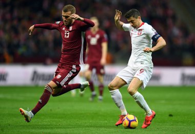 Eylem sırasında Uefa Euro 2020 Vjaceslavs Isajevs (Letonya) Robert Lewandowski (Polonya) Polonya - Letonya 24 Mart 2019 yılında çizer, Pge Ulusal Stadyumu Varşova, Polonya Varşova Letonya ile 2:0 kazandı.