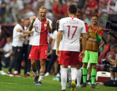 Varşova, Polonya, 10 Haziran 2019: Euro 2020 elemeleri, grup aşamasında, Polonya Pge Narodowy'de Izarel ile 4:0 kazandı. Damian Kadzior (Polonya) Kamil Grosicki (Polonya) ile yaptığı gol kutluyor) 