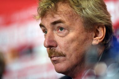Warsaw, Polonya - 23 Temmuz 2018: Polonya Millî Futbol Takımı Jerzy Brzeczek yeni bir koç ile Polonya futbol Federatio Başkanı Zbigniew Boniek sunumunu