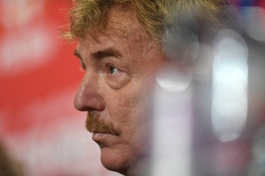 Warsaw, Polonya - 23 Temmuz 2018: Polonya Millî Futbol Takımı Jerzy Brzeczek yeni bir koç ile Polonya futbol Federatio Başkanı Zbigniew Boniek sunumunu