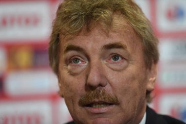 Warsaw, Polonya - 23 Temmuz 2018: Polonya Millî Futbol Takımı Jerzy Brzeczek yeni bir koç ile Polonya futbol Federatio Başkanı Zbigniew Boniek sunumunu