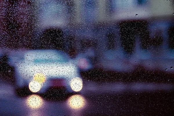 Estrada Cidade Vista Através Gotas Chuva Pára Brisas Carro Foco — Fotografia de Stock