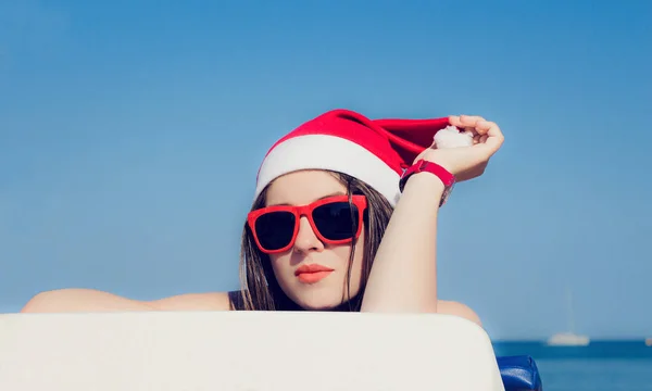 Portrait Close Pretty Teenage Girl Santa Claus Hat Sunglasses Enjoying — Stock Photo, Image