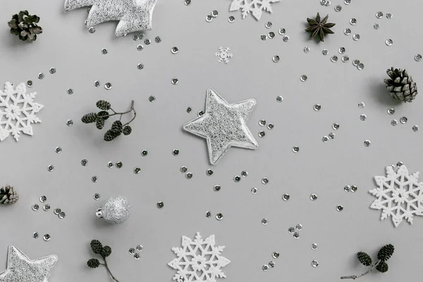 Творча Зимова Композиція Сосновими Шишками Декоративна Срібна Зірка Ялинка Кульки — стокове фото