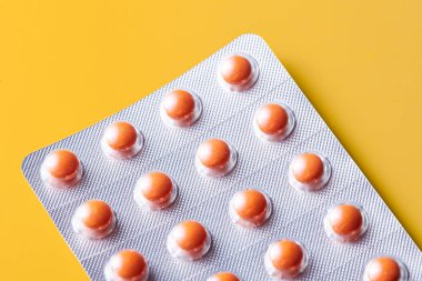 Hapları arka plan. Çeşitli ilaç tablet ve hapları farklı renkleri çeşitli. Sağlık. Kopya alanı.