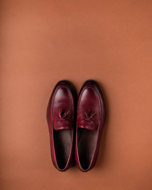 Deri erkek ayakkabı klasik tarzın, bir çift ayakkabı müoynatacaklar kahverengi