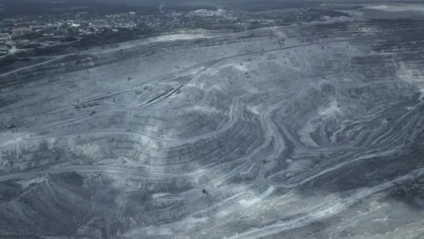 アスベストの露天掘り鉱山採石場の空撮 採石場の採掘 — ストック動画