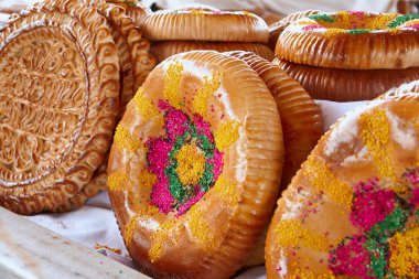 Ulusal Özbek ekmek lehimlemek içinde çarşı - Semerkand, Özbekistan