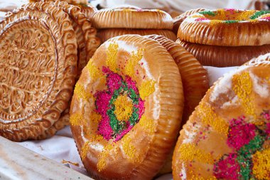 Ulusal Özbek ekmek lehimlemek içinde çarşı - Semerkand, Özbekistan