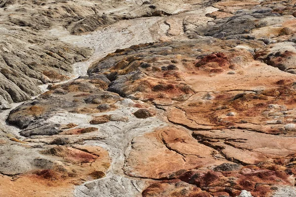 Засыпайте марсианский ландшафт оранжевой водой — стоковое фото