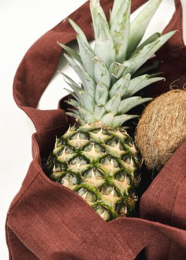Kahverengi Yeniden Kullanılabilir Sıfır Ananas Atık Torbası