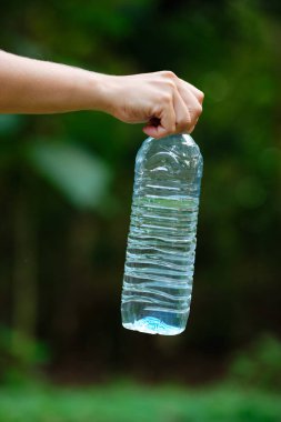 El Tutma Suyu Şeffaf Plastik Geri Dönüşüm Şişesi