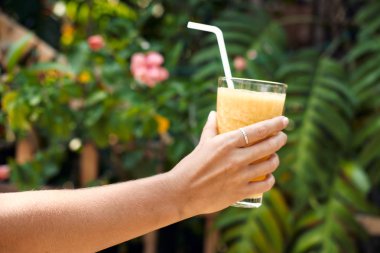 Sağlıklı Ananas Smoothie Kokteyli. Detox Suyu