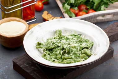 Parmesan Peynirli Ispanak Yeşil Mantısı. Sağlıklı İtalyan Yemekleri