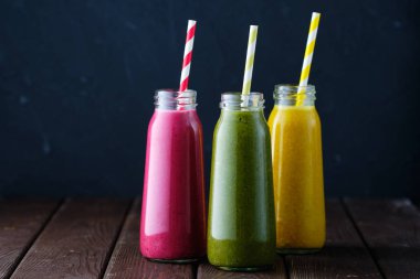 Şişe Sağlıklı Taze Meyve ve Sebze Smoothie