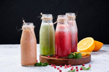 Şişe Sağlıklı Taze Meyve ve Sebze Smoothie