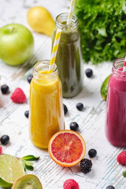 Şişe Sağlıklı Taze Meyve ve Sebze Smoothie