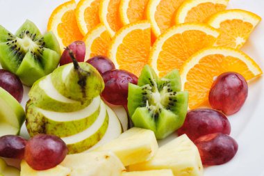 Dilimlenmiş Meyve Portakal Kivi Elma Ananas Armut