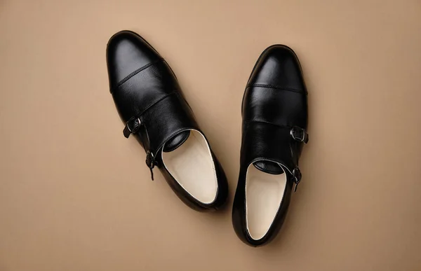 Klasik erkek ayakkabıları. Zarif siyah keşiş ayakkabıları. — Stok fotoğraf