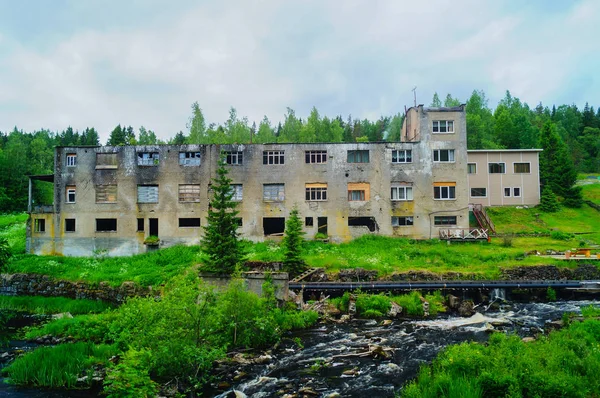 Costruzione Vecchio Impianto Tessitura Con Finestre Rotte Carelia Russia — Foto Stock