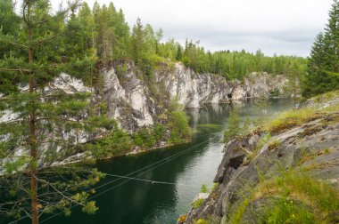 Ünlü güzel mermer ocağı Ruskeala, Karelya