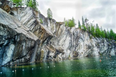 Karelya Cumhuriyeti Ruskeala parkta Mermer Ocağı