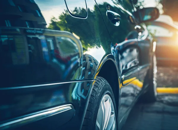 Geparkte Gebrauchtwagen aus nächster Nähe — Stockfoto