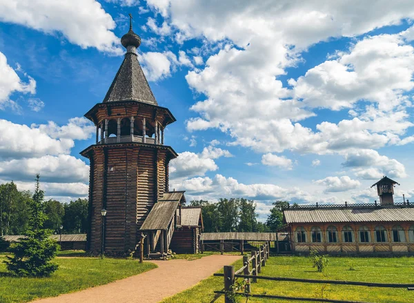 ロシアの古代の木造教会 — ストック写真